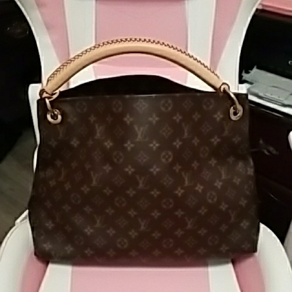 Louis Vuitton Monogram Artsy MM  Bag
